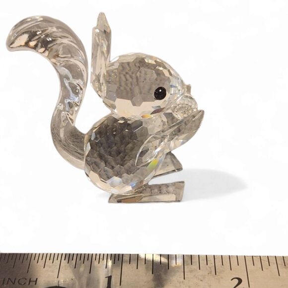 Vintage Swarovski Crystal Squirrel Holding Nut Figurine 7662, RETIRED Swan Stamp - Picture 1 of 8